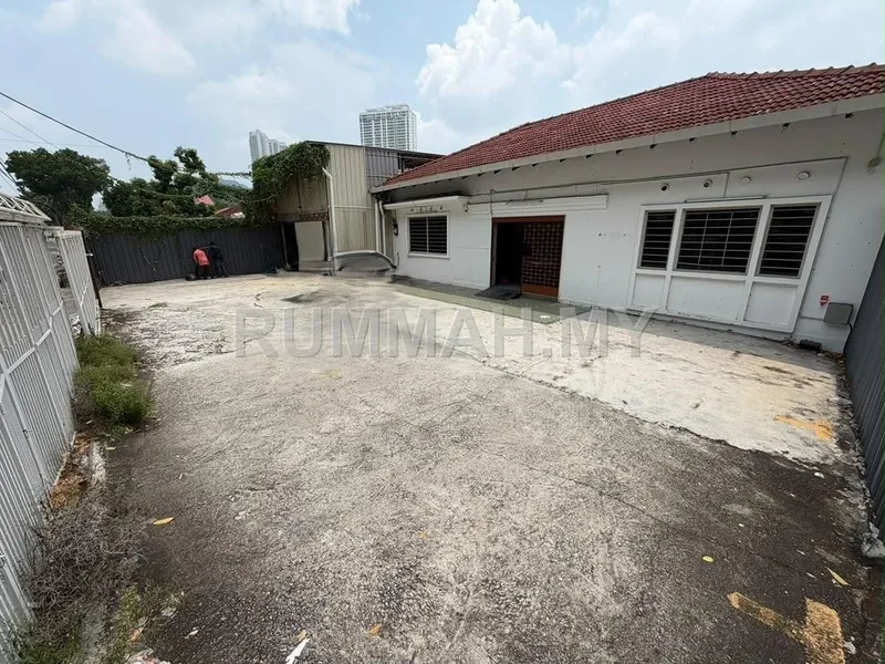 Bungalow for Rent @ Batu Lanchang, Batu Lanchang | Prime Location