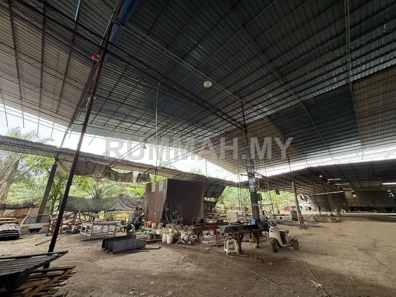 Factory Warehouse for Rent @ Simpang Ampat, Valdor Industrial Area | 31 Ft Ceiling
