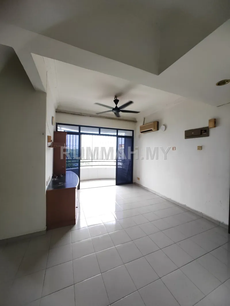 3-bedroom condo in Jelutong, Penang for rent — Taman Jelutong corner unit,  2carparks