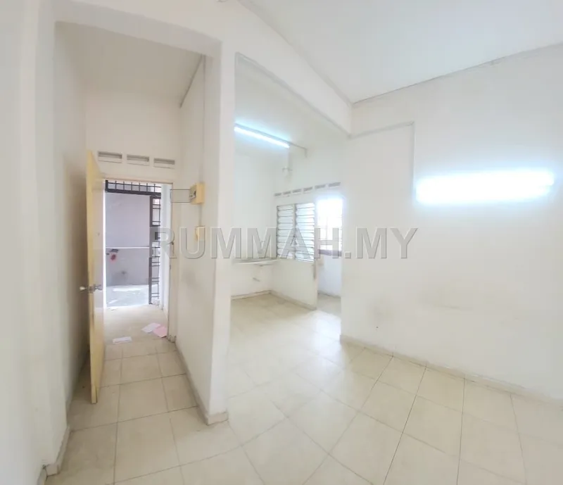 2-bedroom condo in Taman Pulai Utama, Johor for sale — Level 3 Corner Flat 635 sqft, Pulai Utama Skudai