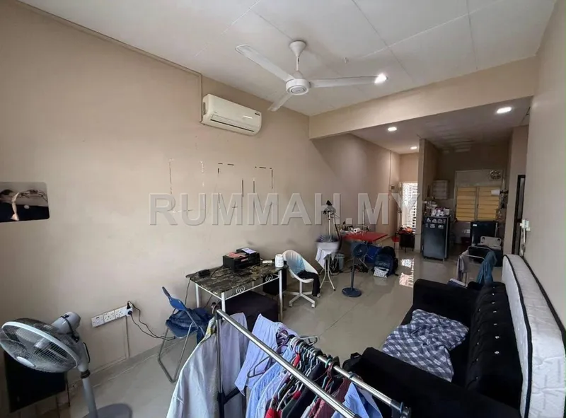 3-bedroom condo in Taman Maluri (Ulu Tiram), Johor for sale — Medium Low Cost Flat 765 sqft, Taman Maluri Ulu Tiram