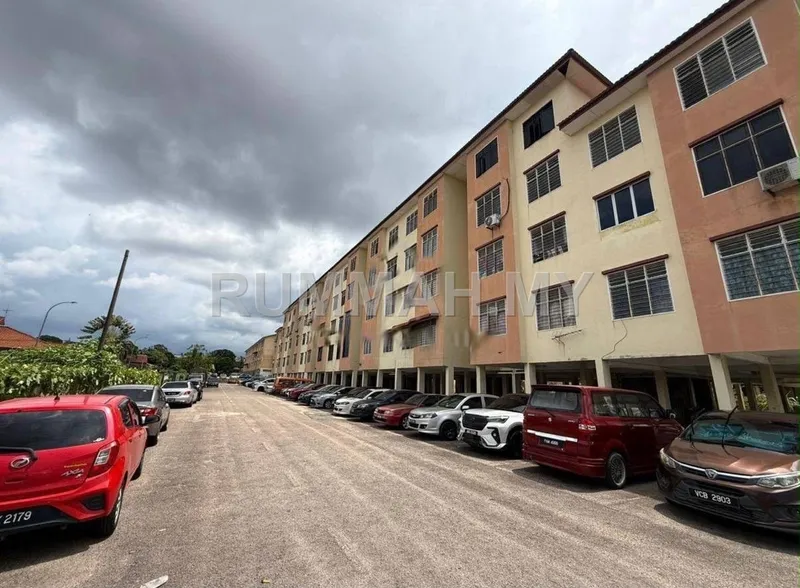 condo in Taman Maluri (Ulu Tiram), Johor — photo 2