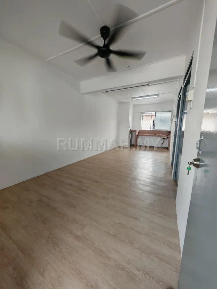 2-bedroom condo in Taman Ungku Tun Aminah, Johor for sale — Renovated Level 4 Flat 494 sqft, Tuta Blok 6 Taman Ungku Tun Aminah