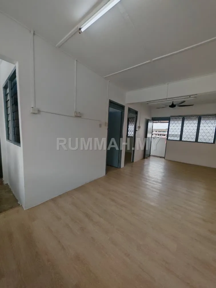 condo in Taman Ungku Tun Aminah, Johor — photo 2