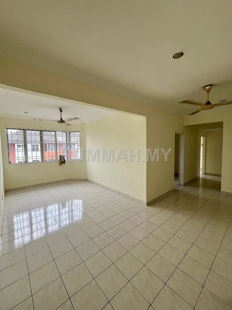 3-bedroom condo in Bandar Putra Kulai, Johor for sale — Renovated 3 Bedroom Apartment 885 sqft, Sri Putra Bandar Putra Kulai