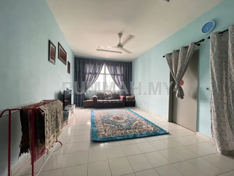 3-bedroom condo in Taman Molek, Johor for sale — Tenanted 3 Bedroom Apartment 1,000 sqft, Molek Ria Taman Molek