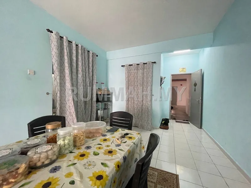 condo in Taman Molek, Johor — photo 2