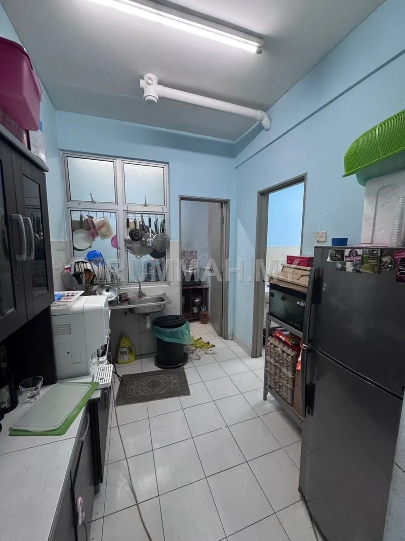 condo in Taman Molek, Johor — photo 3