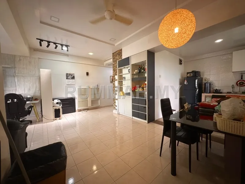 condo in Taman Tampoi Indah, Johor — photo 2