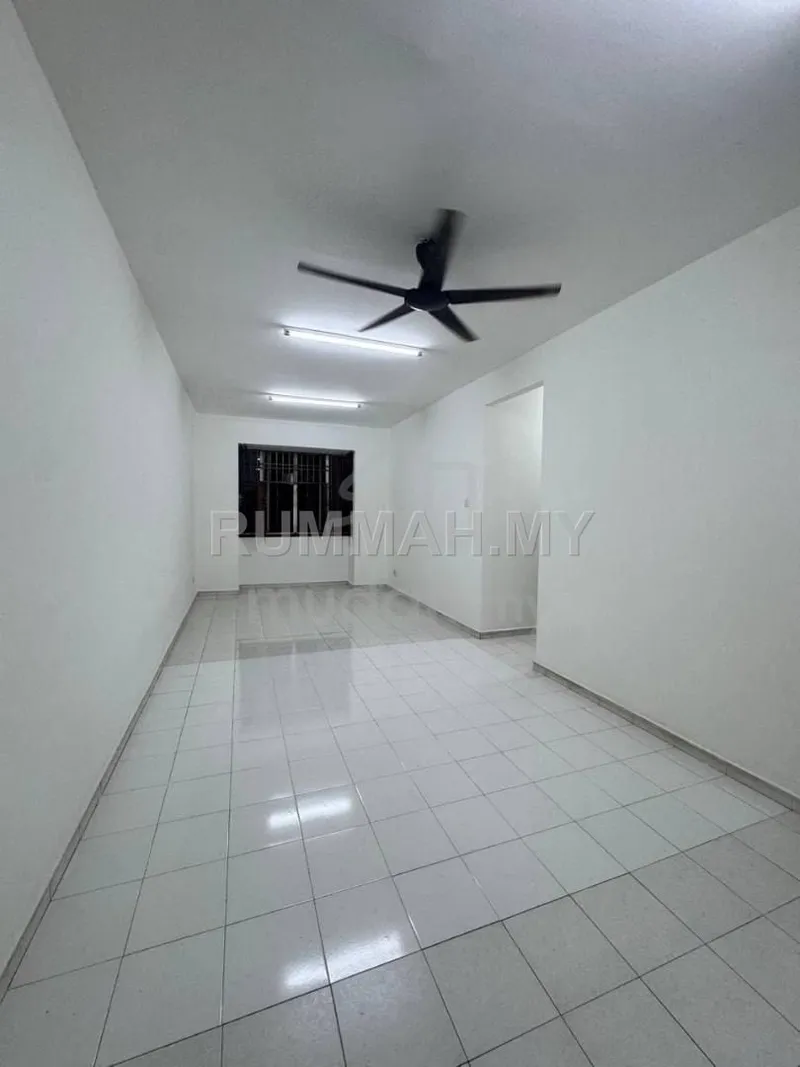 3-bedroom condo in Taman Nusa Perintis, Gelang Patah, Johor for sale — High Floor 3 Bedroom Service Apartment 900 sqft, Nusa Perdana