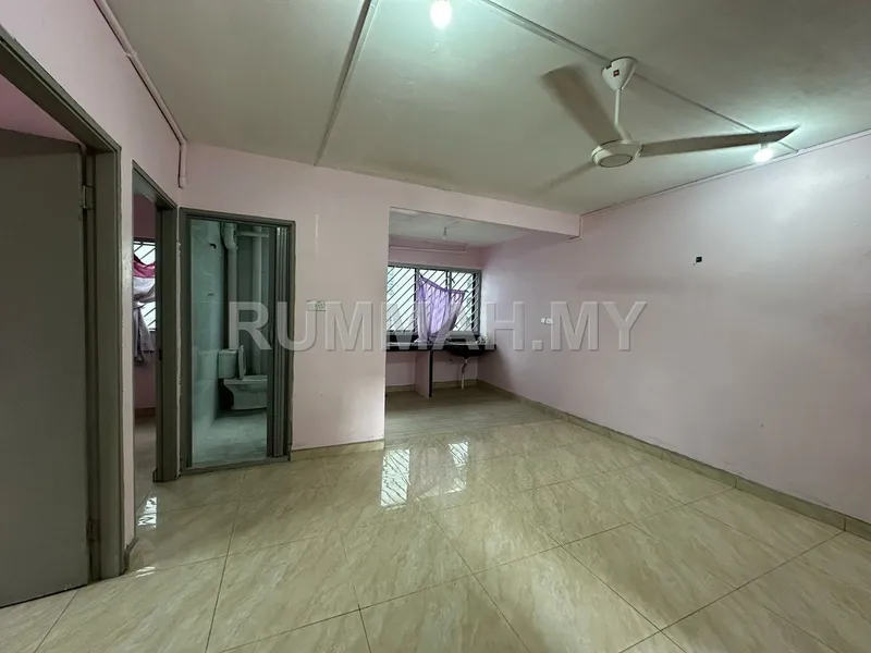 condo in Bandar Selesa Jaya, Johor — photo 2