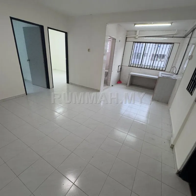 2-bedroom condo in Bandar Selesa Jaya, Johor for sale — Level 1 Flat 513 sqft, Selesa Jaya Blok 4 Skudai