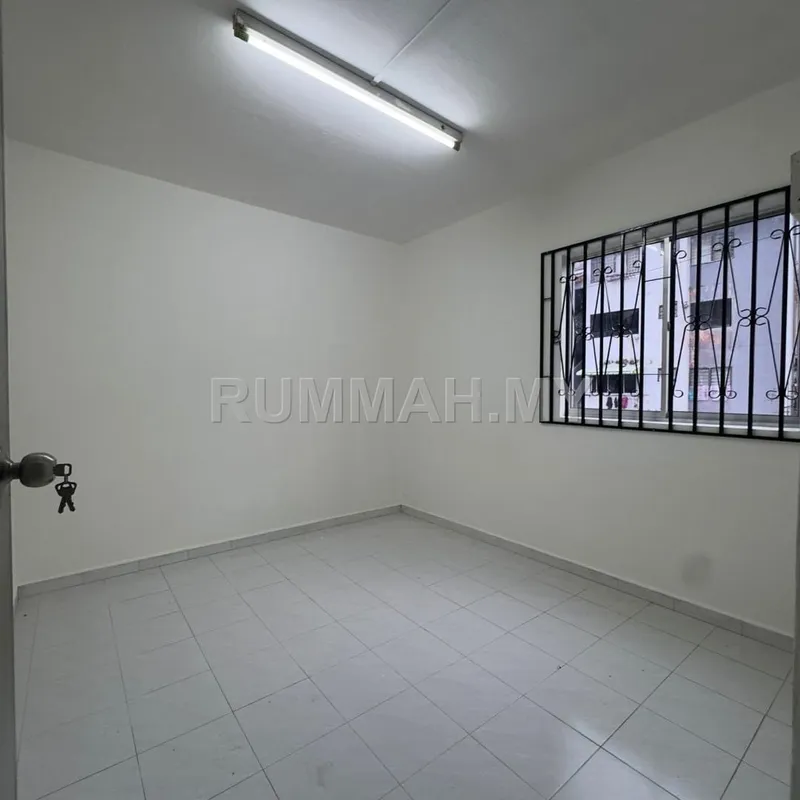 condo in Bandar Selesa Jaya, Johor — photo 2