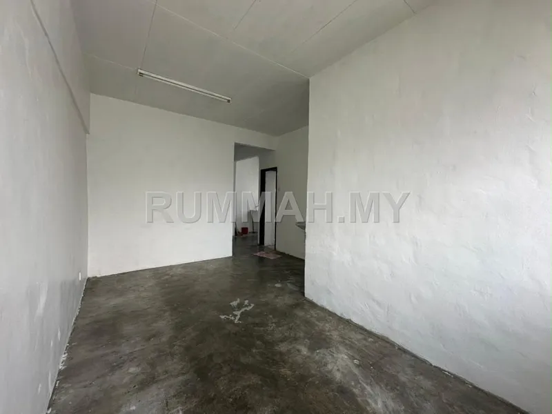 condo in Taman Tan Sri Yaacob, Johor — photo 3