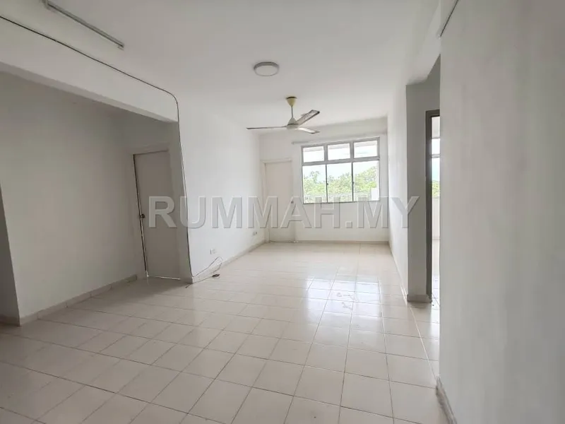 condo in Bandar Selesa Jaya, Johor — photo 3