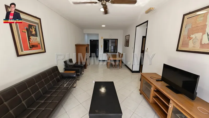 Marina Court | Walk to Malls! Top Floor & No Washing Machine