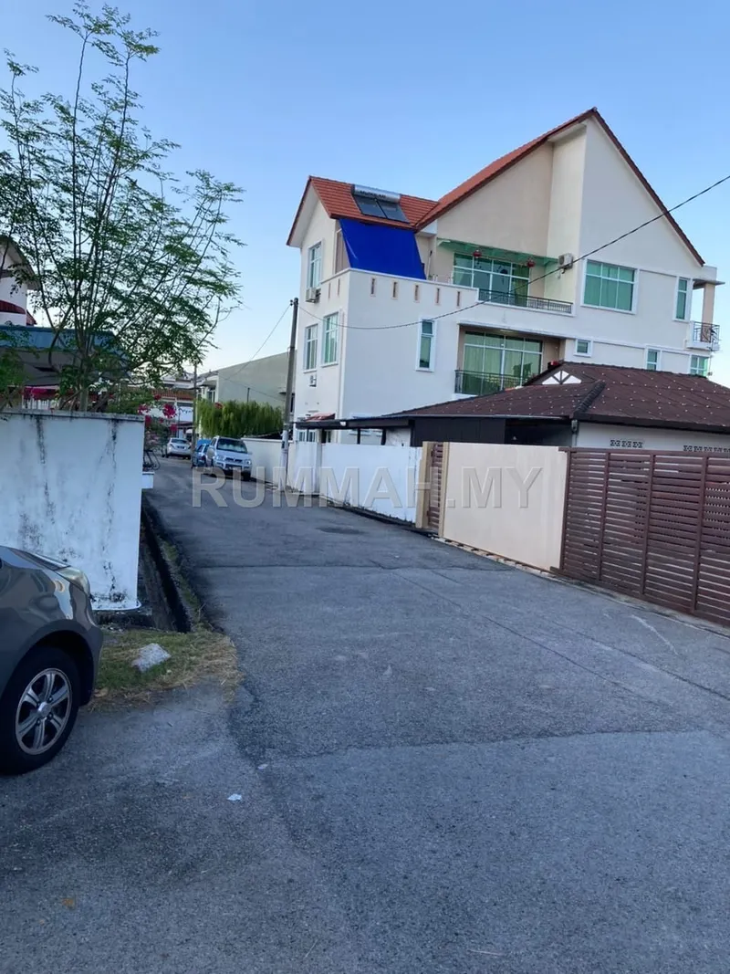house in Gelugor, Penang — photo 3