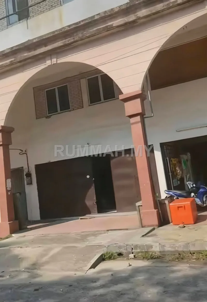 commercial in Bandar Armada Putra, Selangor — photo 2