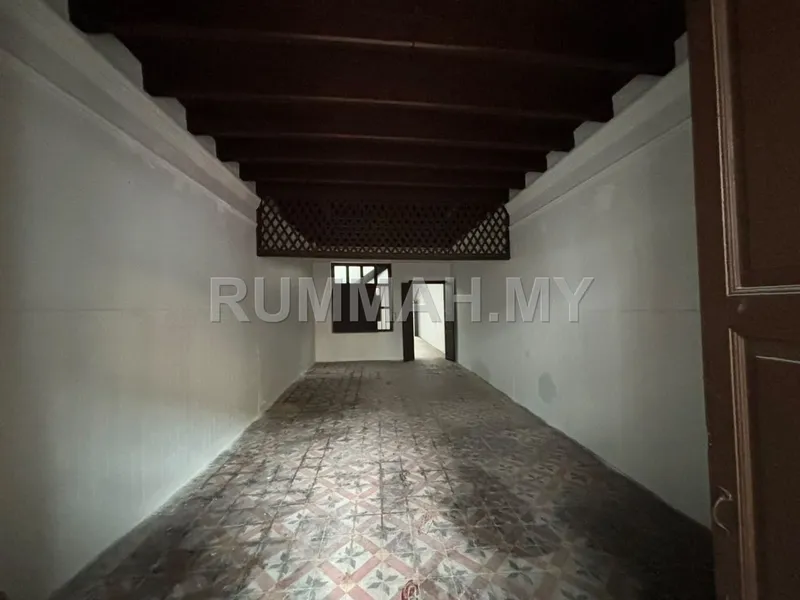 Lorong Prangin Commercial Shop Office For Rent 1800 Sqft !