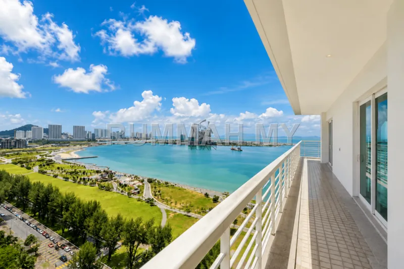 11 Gurney|4,200 sq.ft. with Stunning Unobstructed Seaview