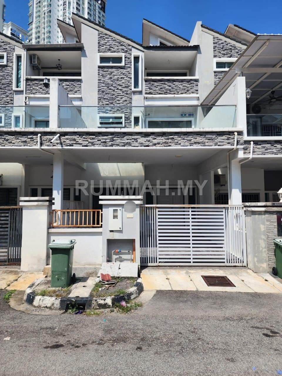 6-bedroom house in Bayan Lepas, Penang for rent - 3 Storey Terrace House South Homes, Bayan Lepas Penang For sale