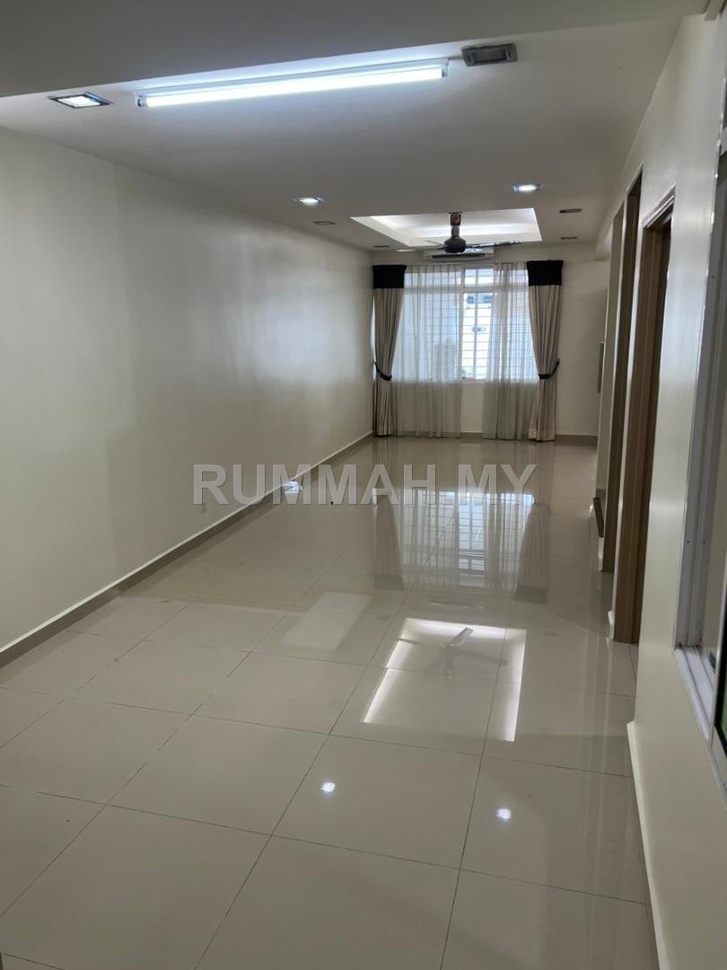 3-bedroom house in George Town, Penang for rent - Roadside Taman Island Glades 2-Storey Terrace Fully Renovated 1611sf Greenlane