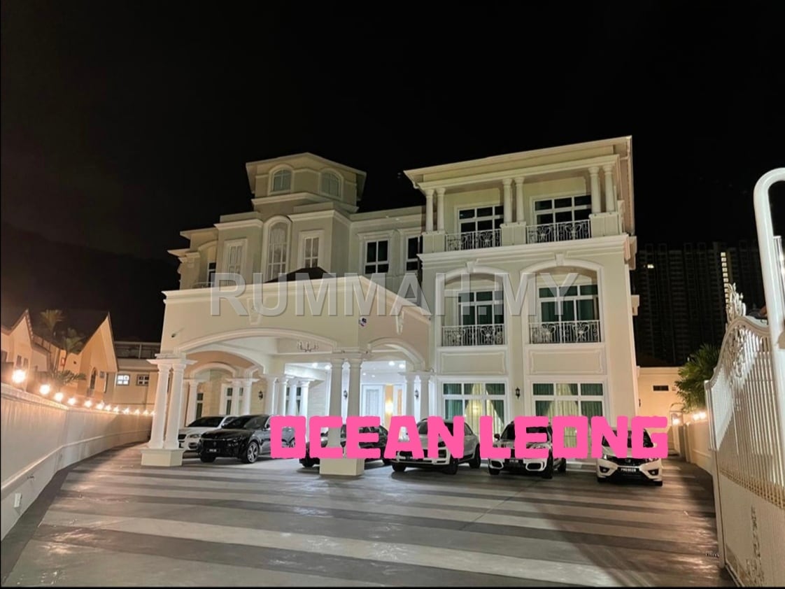 6-bedroom house in Batu Ferringhi, Penang for sale - Tripe Storey Bungalow @ Jalan Sungai Emas, Batu Ferringhi | Freehold