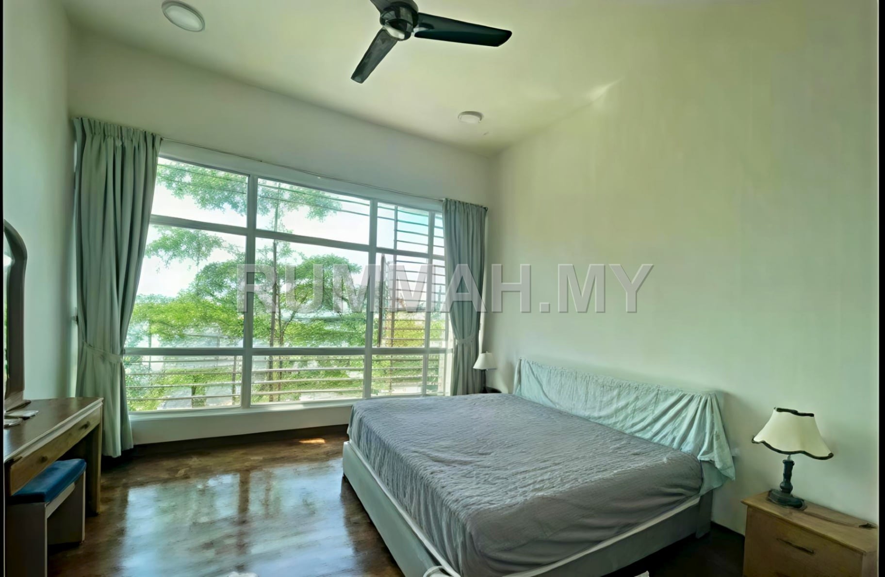 3-bedroom house in Batu Ferringhi, Penang for sale - Ferringhi Residence 1