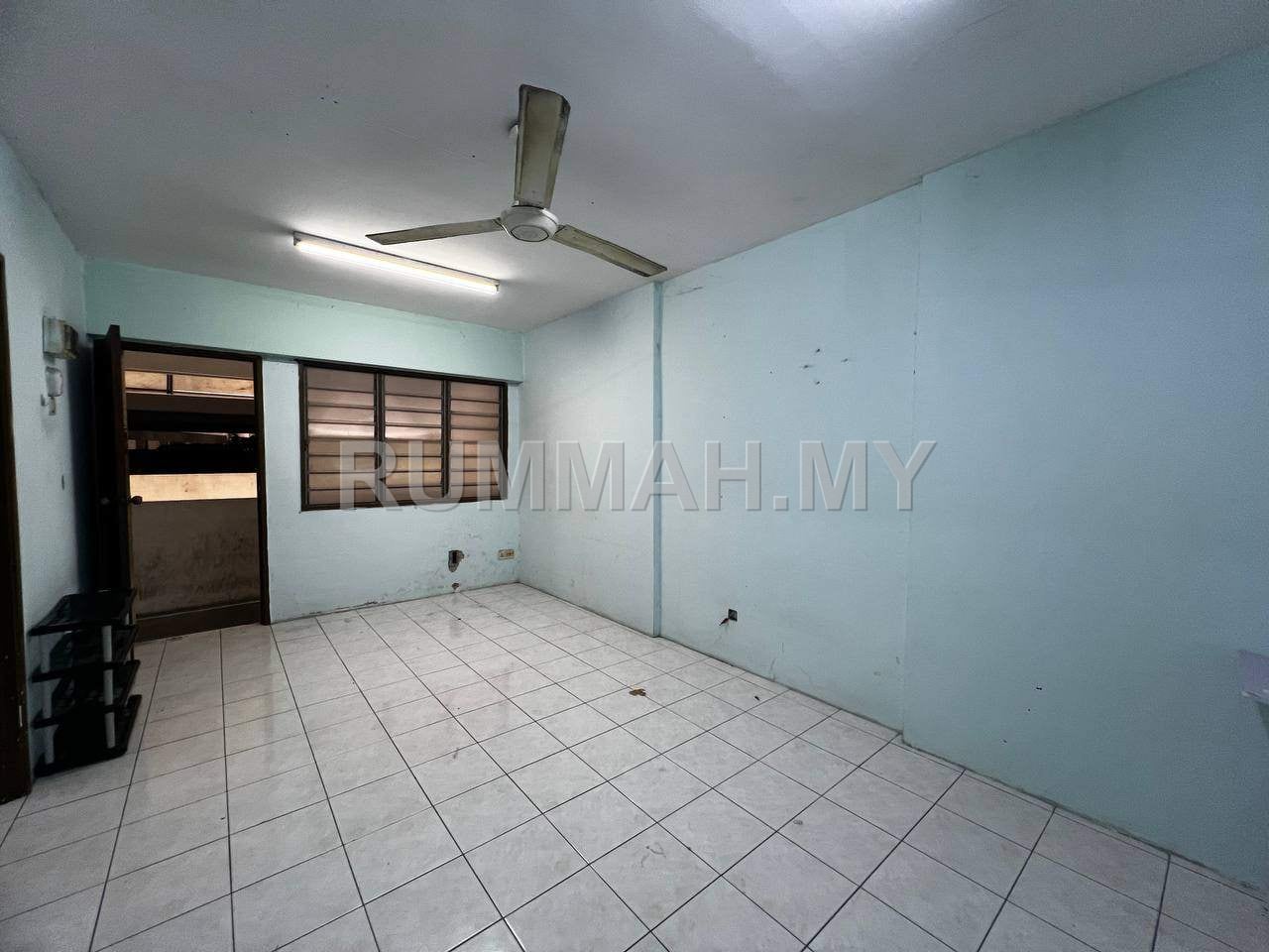 3-bedroom condo in Bayan Lepas, Penang for rent - Desa Indah Block 86 Bayan Lepas Basic Furnish Kitchen Worth Rent Relau