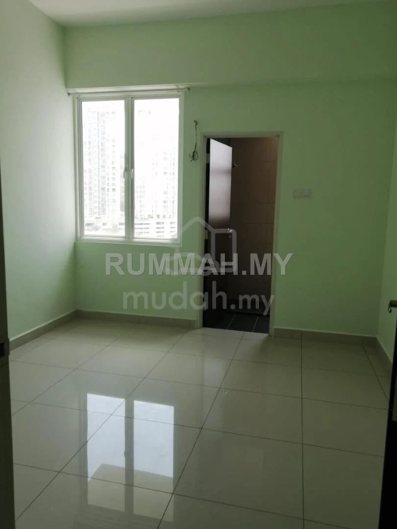 condo in Teluk Kumbar, Penang — photo 2