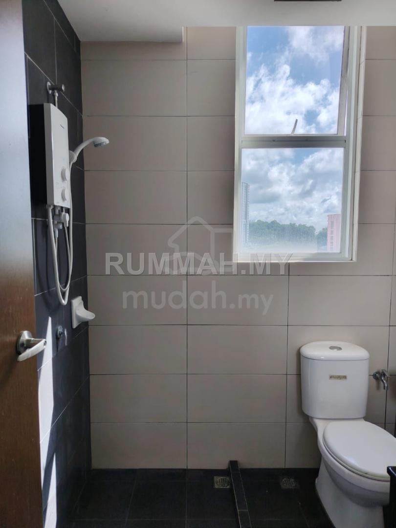 condo in Teluk Kumbar, Penang — photo 3