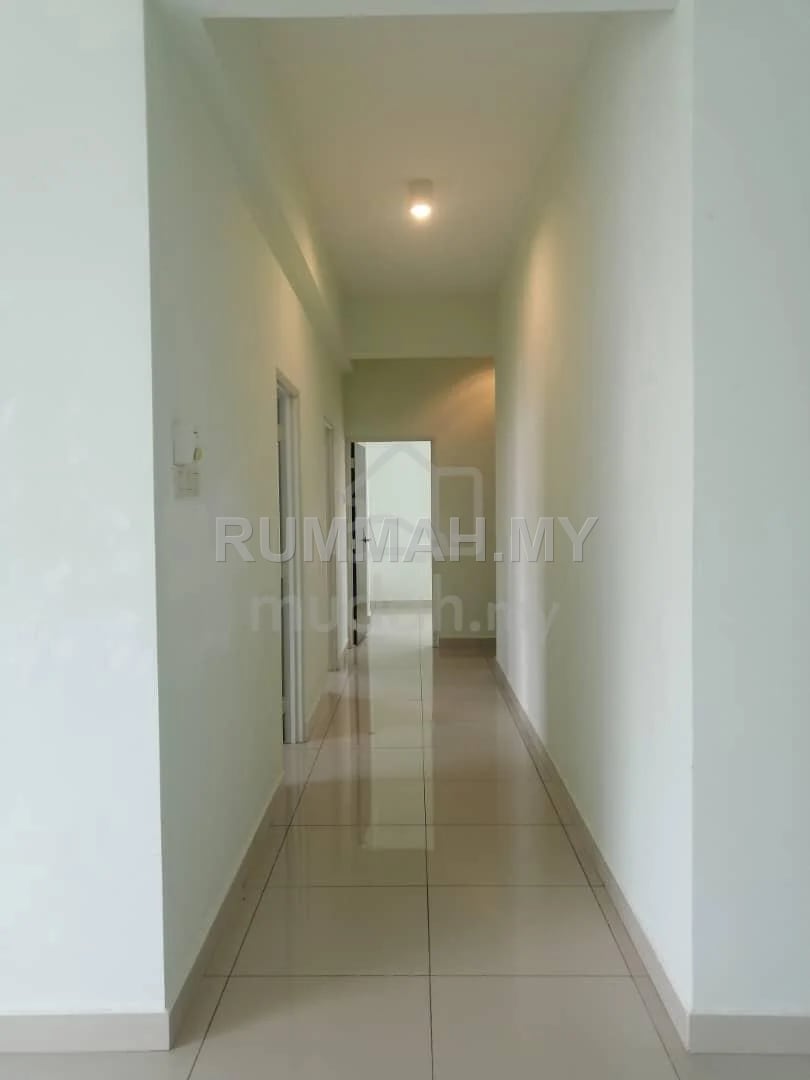 condo in Teluk Kumbar, Penang — photo 4