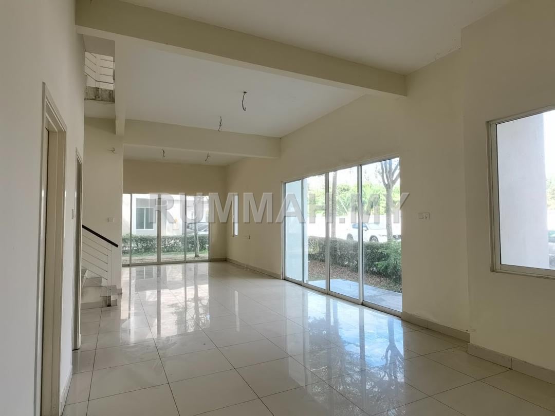 5-bedroom house in Bukit Mertajam, Penang for sale - Gated Guarded 3.5 Storey Terrace Corner @ Taman Vila Oren, B.Mertajam