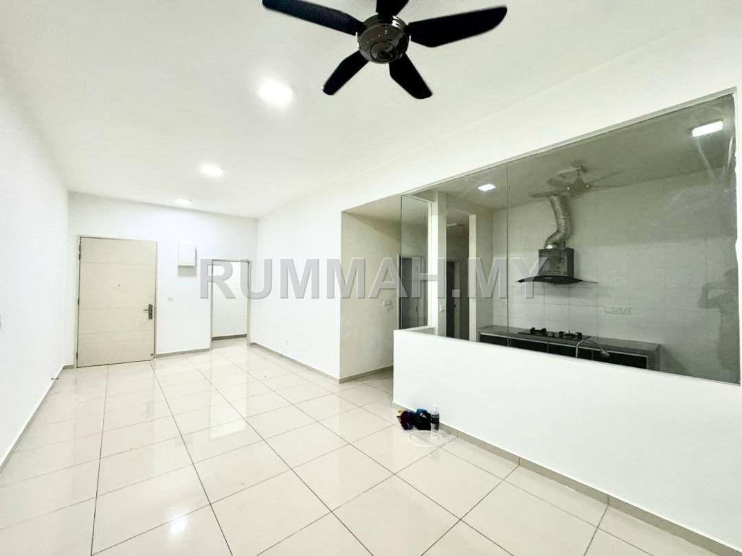 Imperial Residence @ Sungai Ara , 2 CP, Renovated Kitchen, Freehold
