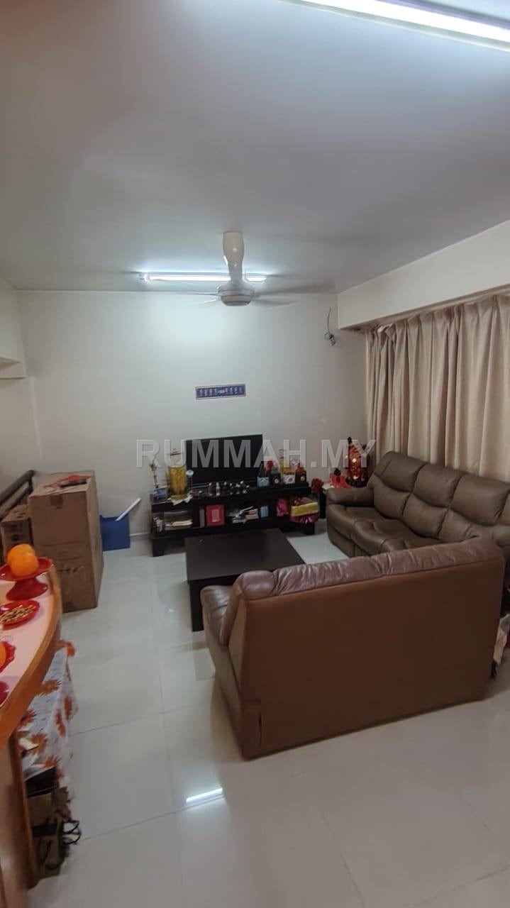 3-bedroom house in Gelugor, Penang for sale - 2-Storey House for Sale @ Cangkat Delima, Island Glade 