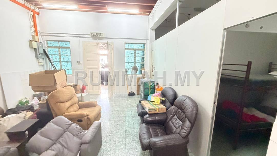 4-bedroom house in George Town, Penang for sale - 2 Storey Terrace House @ Lintang Burma For Sale