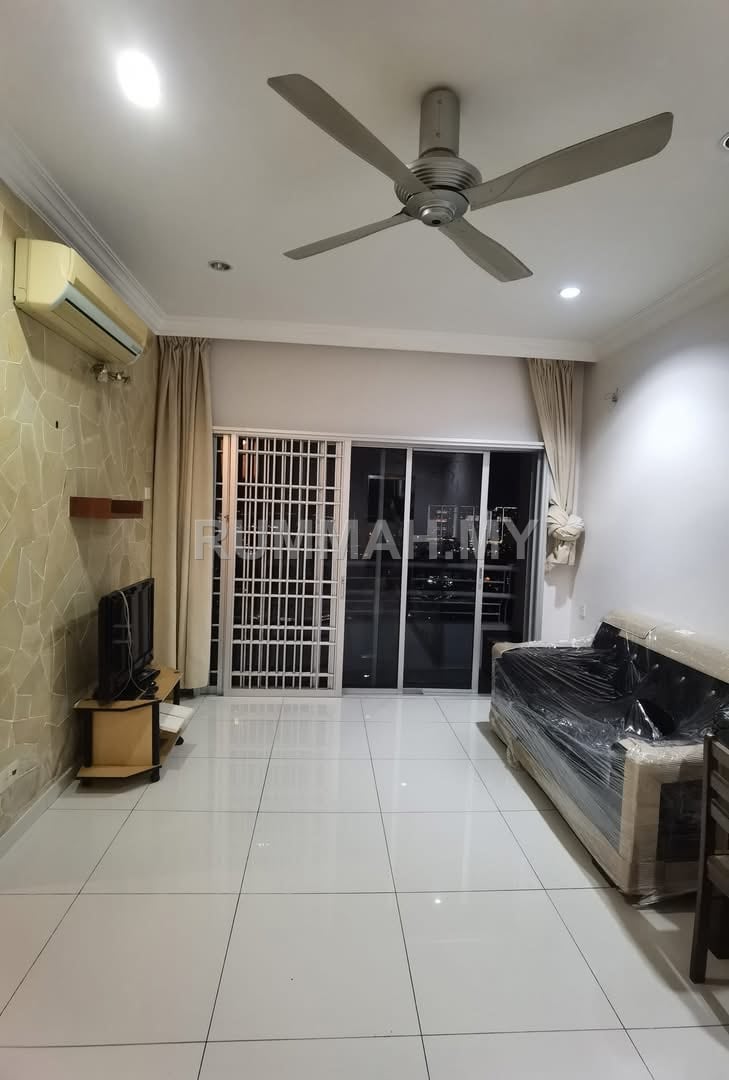 3-bedroom condo in Gelugor, Penang for sale - University Place (Plaza Ivory) Condo High Floor 900sf 2CP Fully Renovated Bukit Gambier