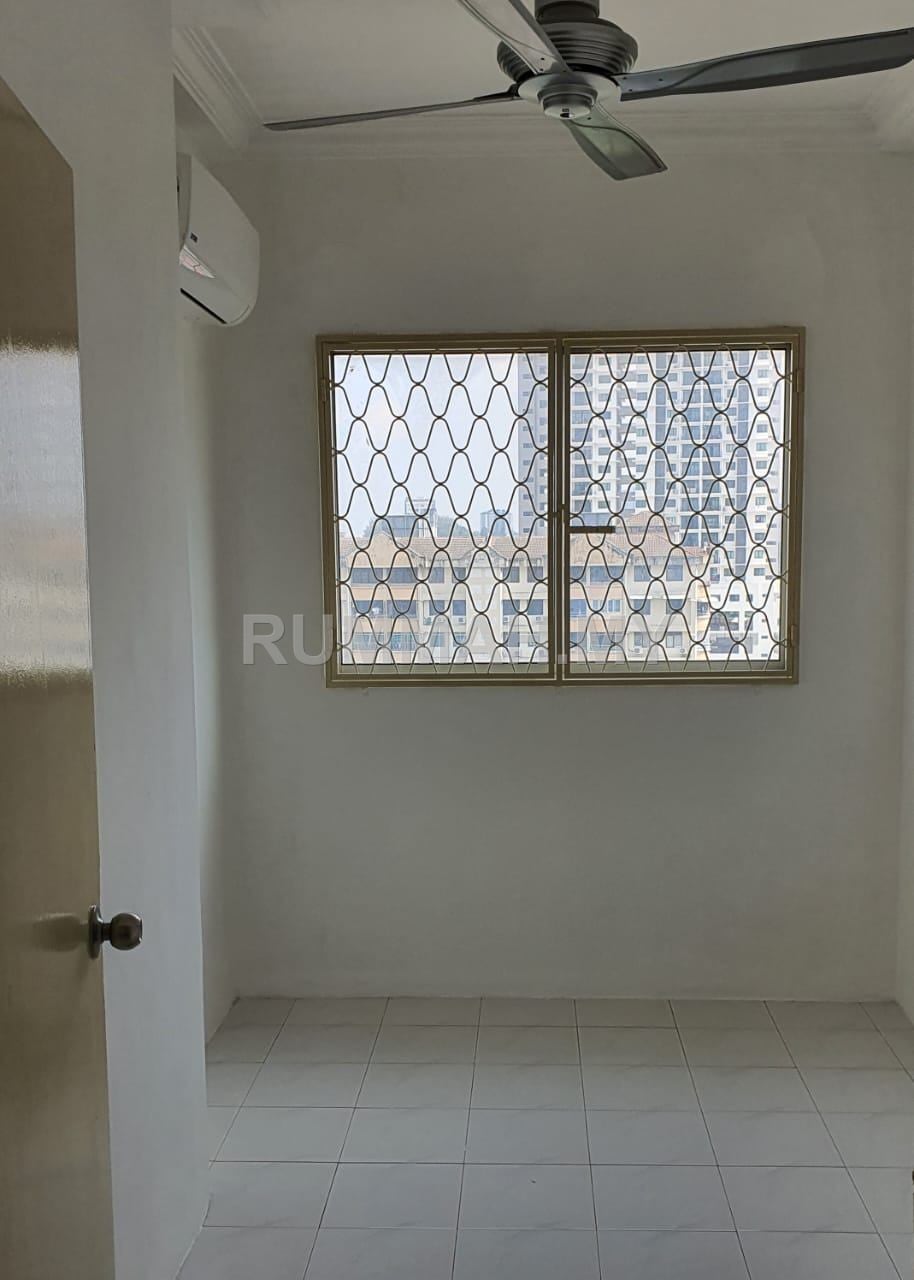 condo in Jelutong, Penang — photo 7
