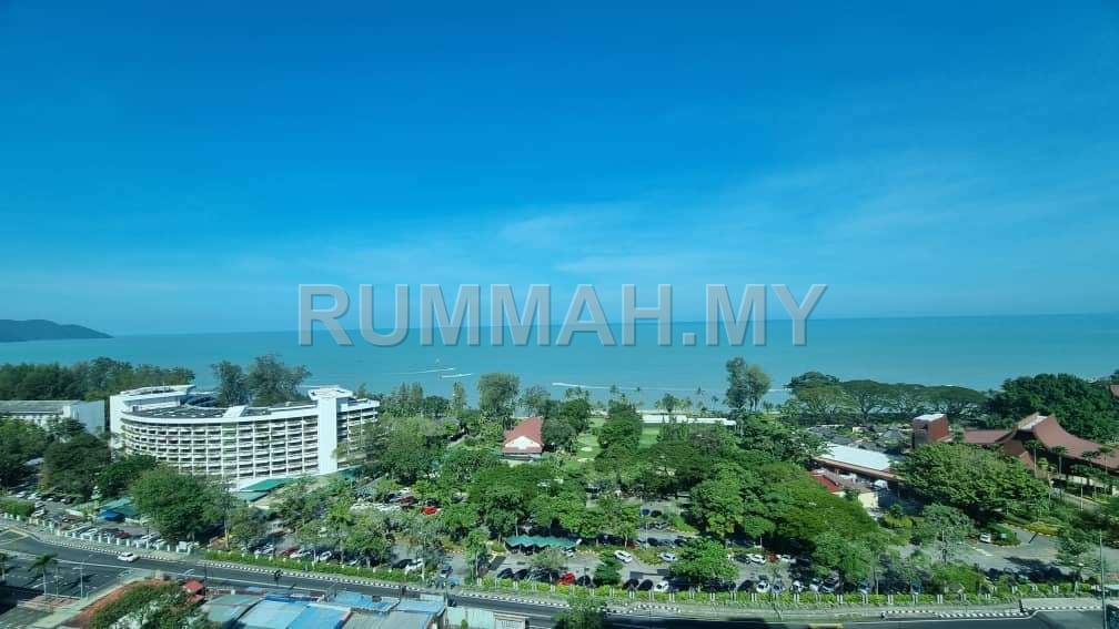 3-bedroom condo in Batu Ferringhi, Penang for sale - Iconic Vue Batu Ferringhi Unblock Sea View Renovated Unit 