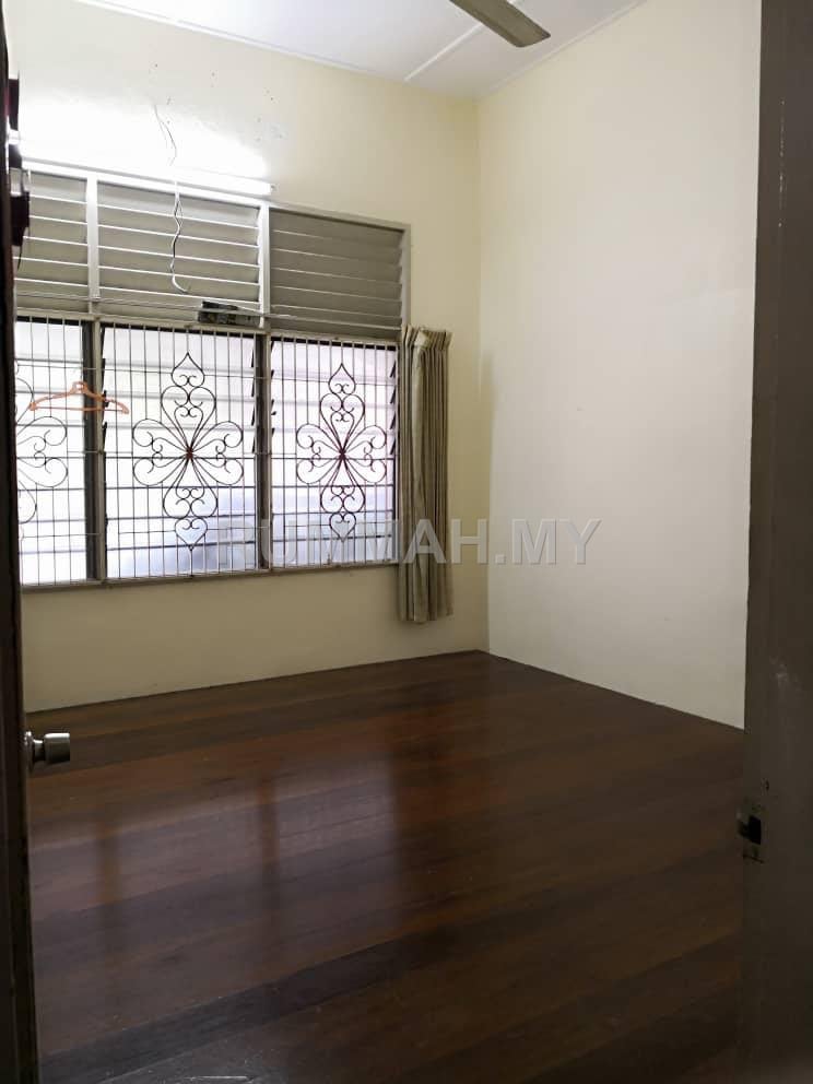 house in Gelugor, Penang — photo 5