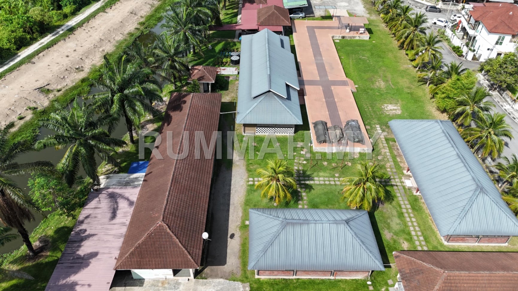 Taman Seri Tambun Resort / Restaurant / Worker Dormitory Use Village