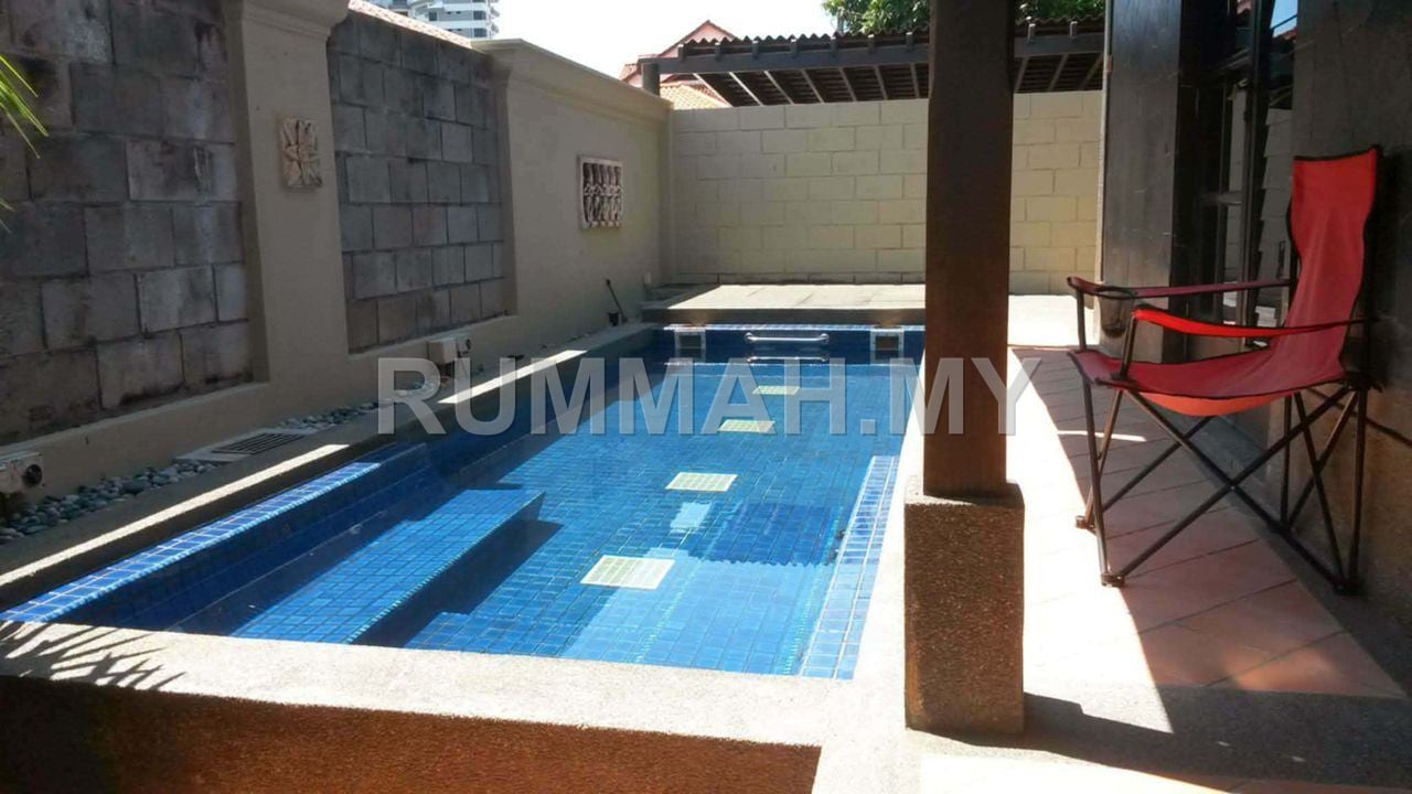 4-bedroom house in Tanjung Bungah, Penang for sale - Single Storey Semi Detached Jalan Nyiur Chabang Tanjung Bungah 