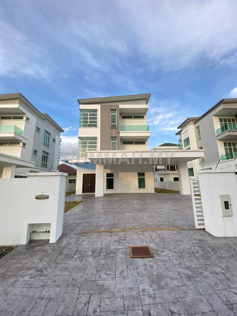 5-bedroom house in Batu Kawan, Penang for sale - CHEAPEST BIG 3 storey Bungalow Dedaun Batu Kawan near Eco Horizon