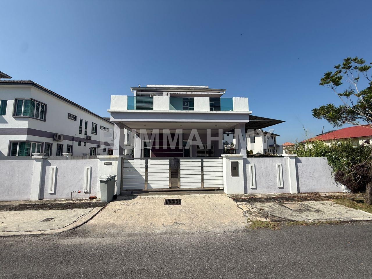 5-bedroom house in Batu Kawan, Penang for sale - CHEAPEST BIG 2Storey Bungalow Dedaun Gated Batu Kawan near Eco Horizon