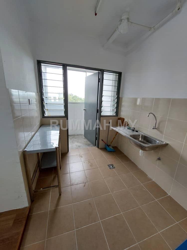condo in Teluk Kumbar, Penang — photo 7