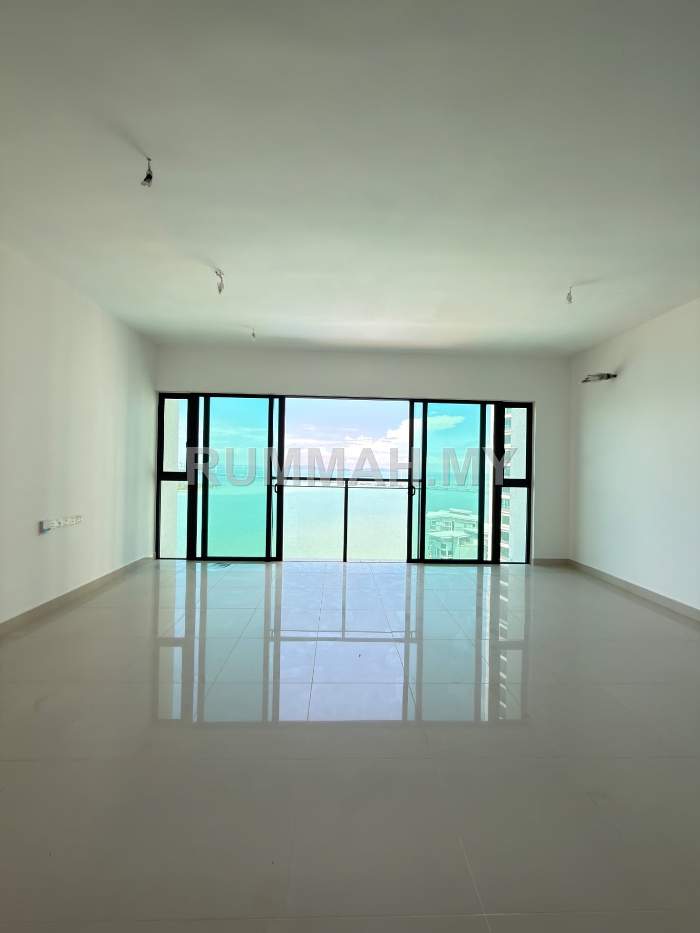 2-bedroom condo in Gelugor, Penang for sale - Mezzo condo The light city seaview 1033sf high floor
