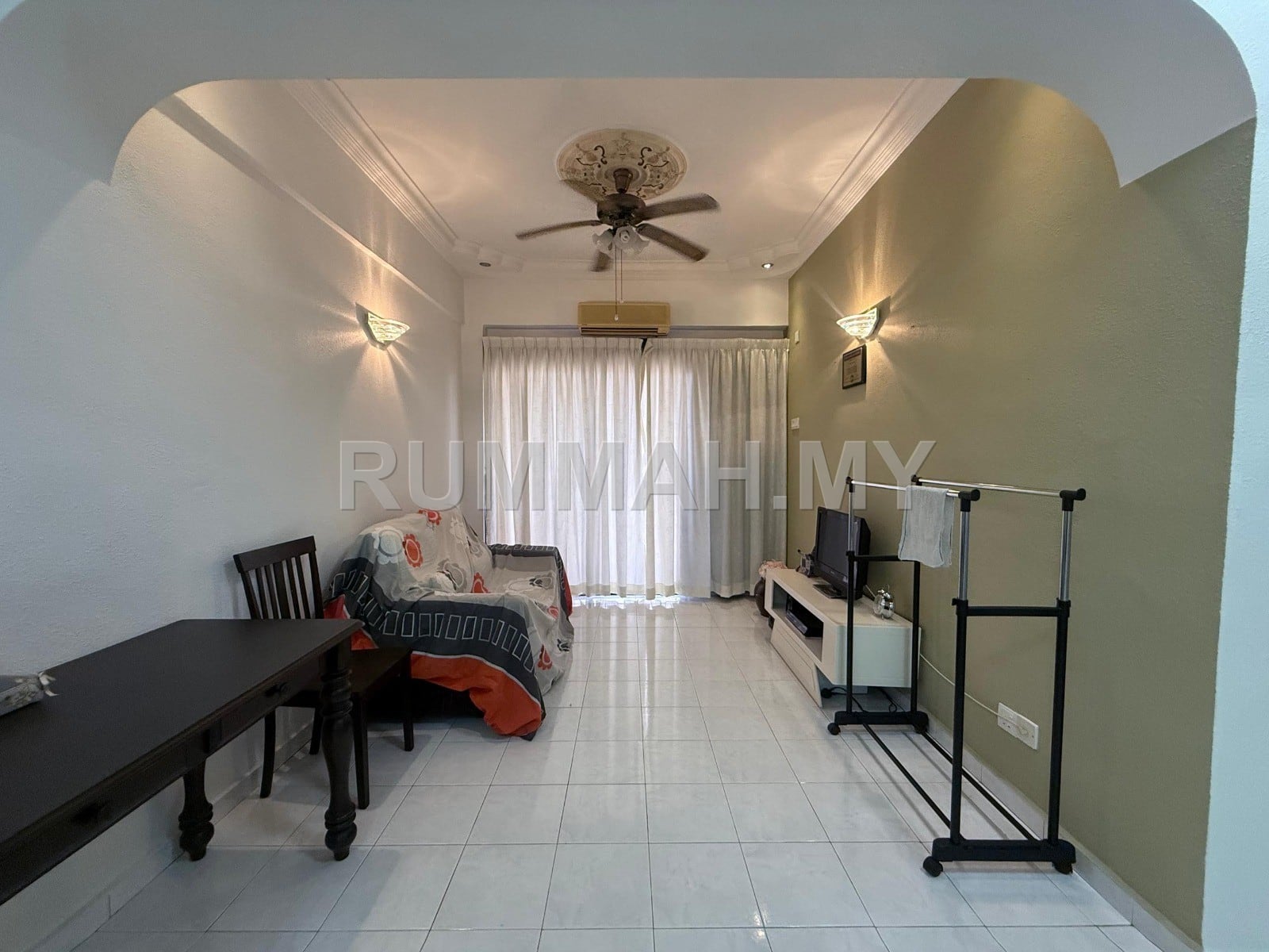 2-bedroom condo in Relau, Penang for sale - Renovated Layout • Spacious Living Area • Vacant Unit in Relau!