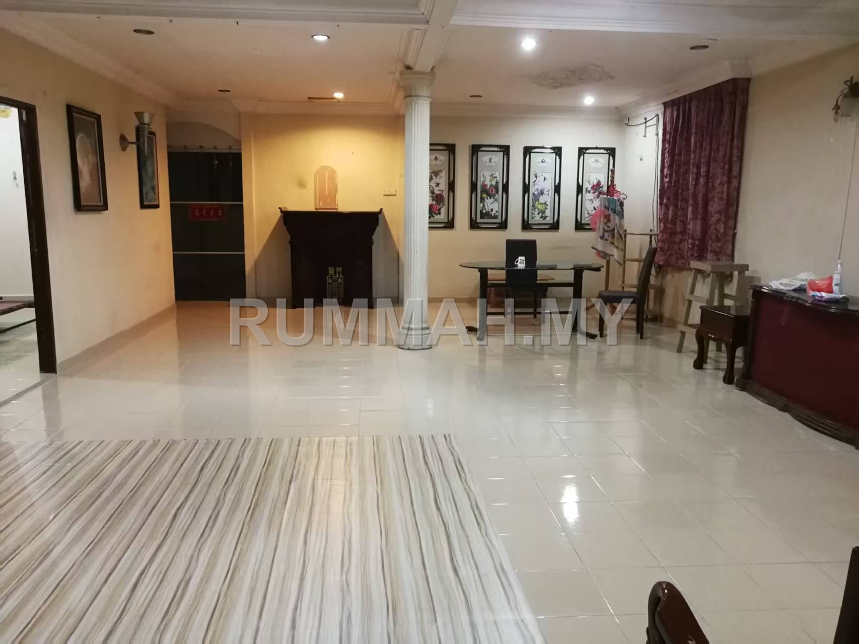 3-bedroom house in Lunas, Kedah for sale - Taman Cekur manis @ lunas  Single storey corner (extra land) Build up:1500 sqft Land area :2850 sqft Bedroom: 3 Bathroom:2 Free hold  Non bumi lot Bank value rm450k  Selling Rm 399k