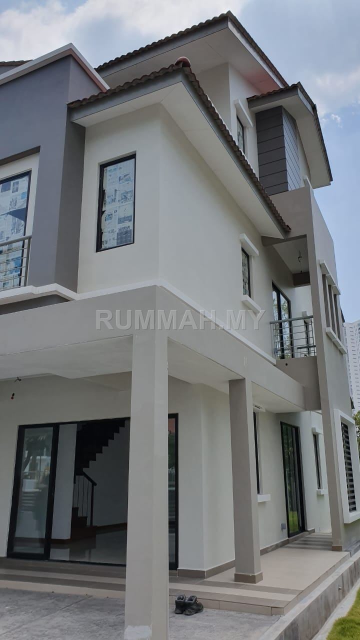 5-bedroom house in Sungai Ara, Penang for sale - 3-storey Semi-D House Setia Pearl Island Lengkuk Nuri Sungai Ara