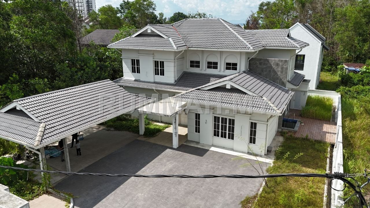 8-bedroom house in Kajang, Selangor for sale - SWIMMING POOL Double Storey Bungalow House, Bandar Bukit Mahkota Kajang